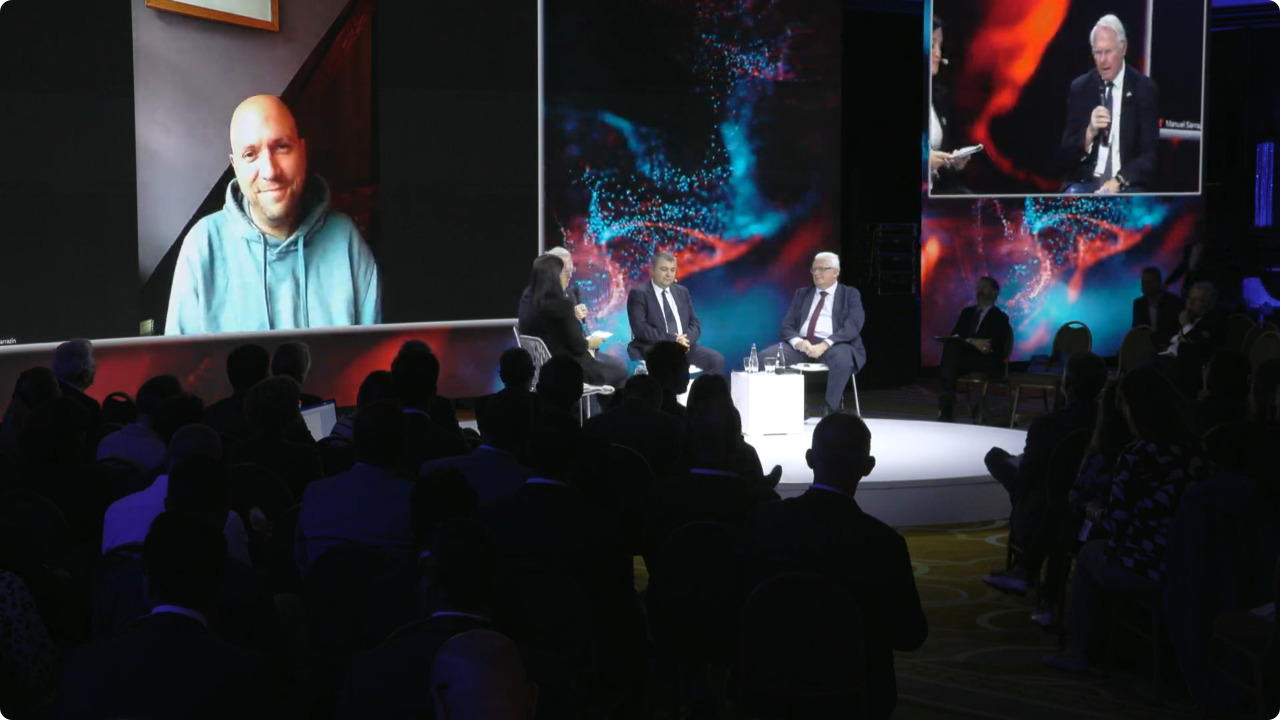 Kristofer Hil: Mnogi Srbiji govore da pusti Kosovo i da se okrene budućnosti, ali mislim da je komplikovanije od toga 2 Kristofer Hil: Mnogi Srbiji govore da pusti Kosovo i da se okrene budućnosti, ali mislim da je komplikovanije od toga 2