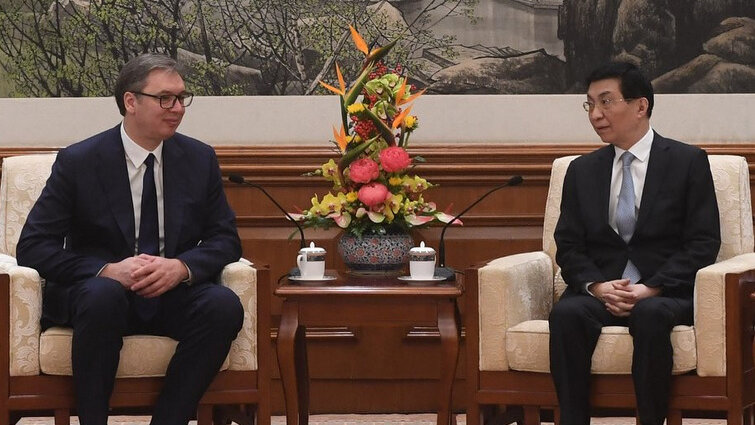 Vučić se u Pekingu sastao sa članom Stalnog komiteta Politbiroa CK KP Kine Vang Huningom 1
