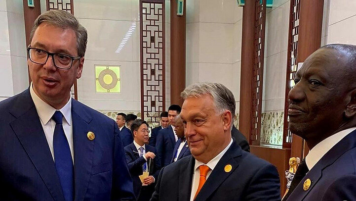 Vučić se u Pekingu sastao i sa Orbanom, a predsedniku Kine se zahvalio na gostoprimstvu i ovoj pesmi (VIDEO) 1