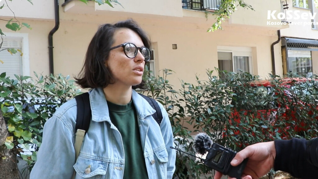 "Dokle god imamo Vučića, imamo sve": Šta Mitrovčani misle o bezuslovom izlasku Srpske liste na izbore? (VIDEO) 2 "Dokle god imamo Vučića, imamo sve": Šta Mitrovčani misle o bezuslovom izlasku Srpske liste na izbore? (VIDEO) 2