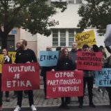 Održan još jedan protest kod Skupštine i Vlade Crne Gore: "Toliko je loše da mora bit' gore?" 1