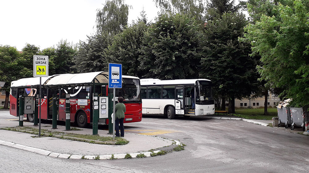 Zbog propusta prevoznika, osnovci iz Sevojna nisu mogli da gledaju pozorišnu predstavu u Užicu 1