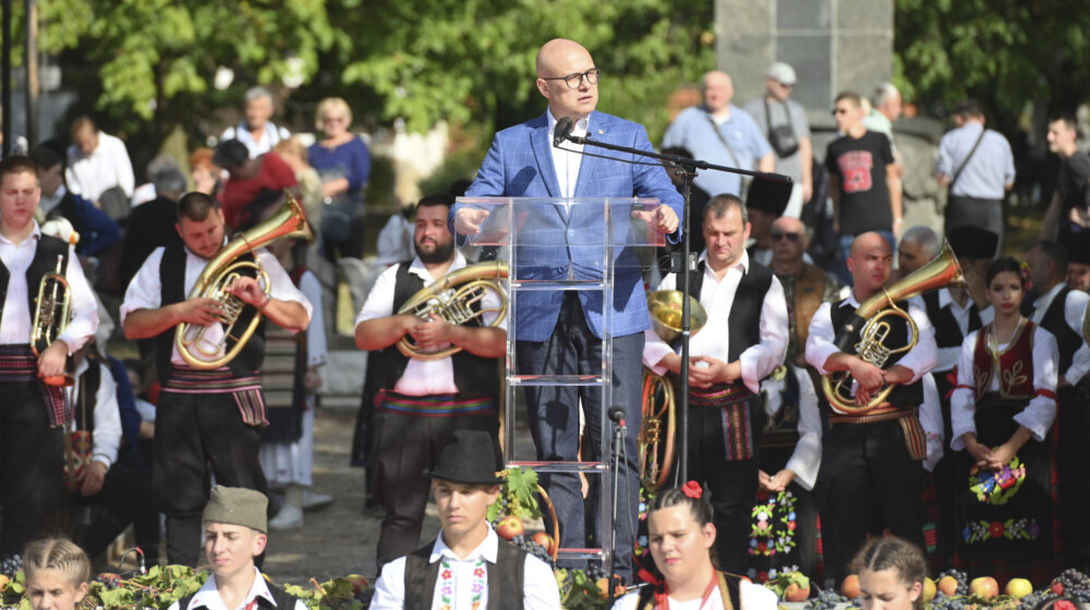 Vučević u Topoli otvorio manifestaciju posvećenu berbi grožđa i vinu (VIDEO) 1