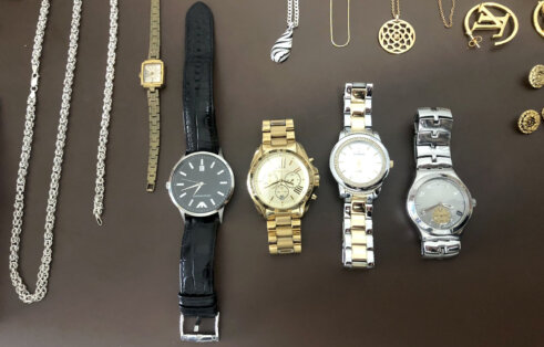 Ukradeno zlato Kragujevac 06 Muškarac iz Sombora uhapšen zbog krađe zlata i nakita od pola miliona evra iz porodične kuće u Kragujevcu (FOTO) 6