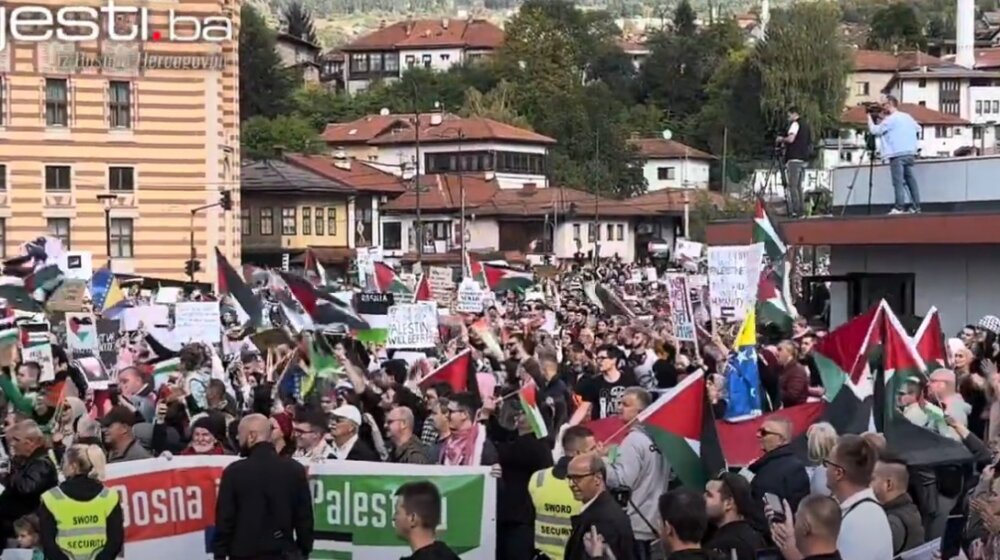 Hiljade ljudi šetalo Baščaršijom i Ferhadijom kao podrška Gazi: Sarajevo razume, BiH je uz Palestinu 1