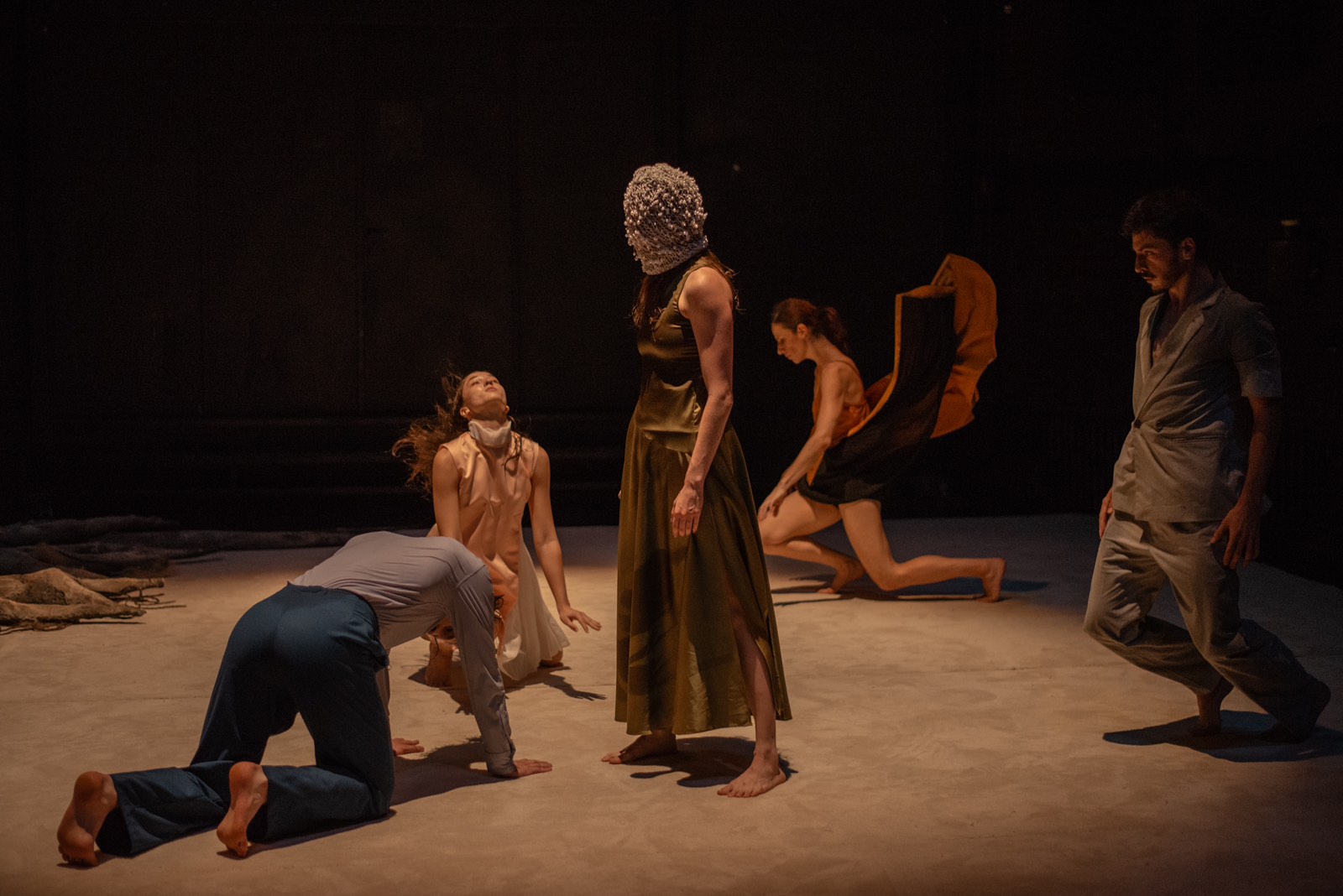 Naš najlepši ep o ljubavi, poverenju, nadi i stradanju: Premijera plesne predstave "Zidanje Skadra" u Bitef teatru 2 Naš najlepši ep o ljubavi, poverenju, nadi i stradanju: Premijera plesne predstave "Zidanje Skadra" u Bitef teatru 2