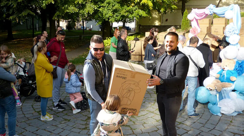 Nastavljena akcija podele auto-sedišta mitrovačkim bebama 1