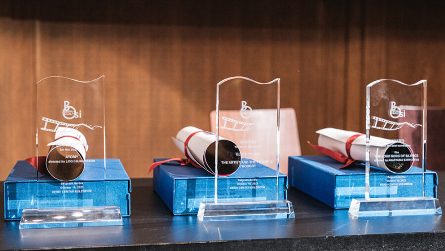 Gran pri filmu "Atomi" 1