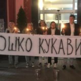 “SNS vlast vratila Boška Ničića na mala vrata da i dalje uništava ovaj grad”: Simboličnim paljenjem sveća ispred Gradske uprave u Zaječaru opozicija poručila da je došao kraj vladavine Srpske napredne stranke 6