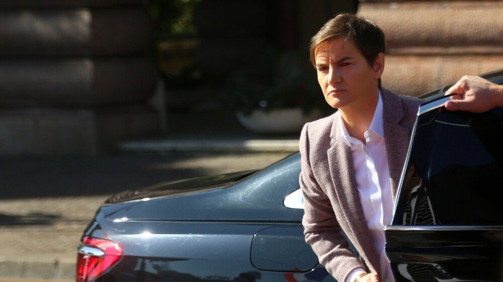 Da li i zašto Ana Brnabić kasni na fotografisanje sa liderima EU i Zapadnog Balkana i da li je takva "politika" u interesu građana Srbije? 1