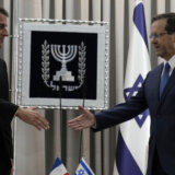 Predsednik Makron u Izraelu: Naš prvi cilj je oslobađanje talaca 14