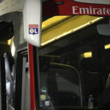 Nemile scene na Velodromu: Kamenovan autobus, okrvavljeni Groso, ne igra se Marselj - Lion (VIDEO) 4