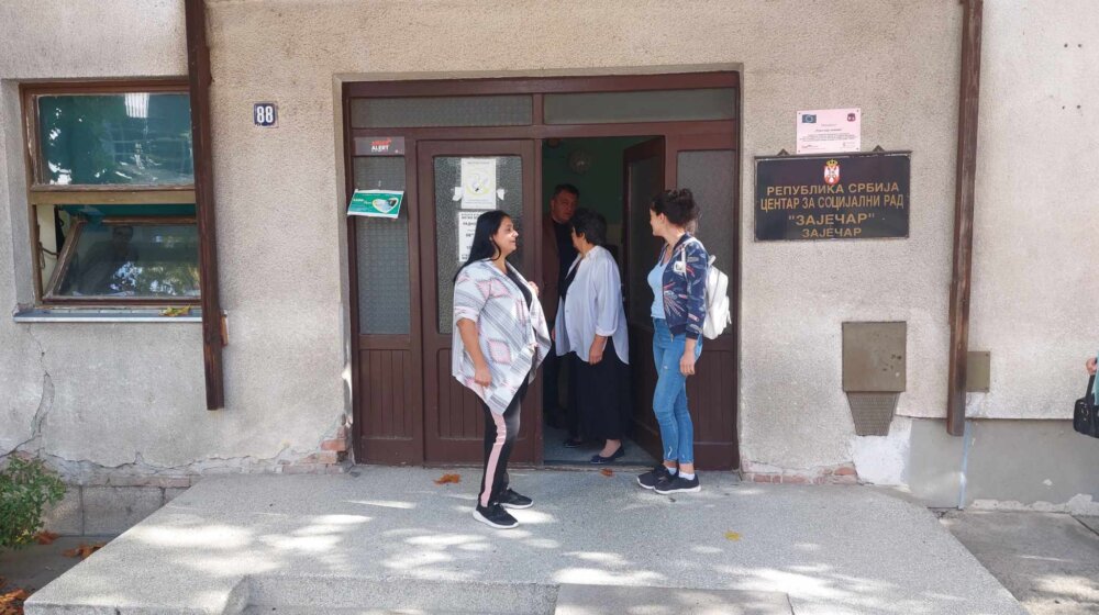 "Grad je predložio da probleme rešava Centar za socijalni rad, a direktor kaže da oni to ne mogu da reše": Muke Zaječaraca čije su kuće izgorele se nastavljaju 1