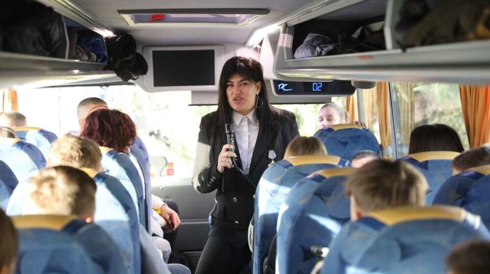 Novosadske demokrate: Prosvetni radnici bez dinara, a gradska ministarka plovi Senom 1