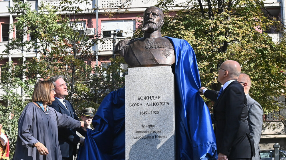 U Karađorđevom parku u Beogradu otkriven spomenik generalu Božidaru Jankoviću (VIDEO) 1