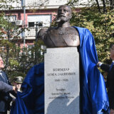 U Karađorđevom parku u Beogradu otkriven spomenik generalu Božidaru Jankoviću (VIDEO) 13