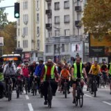 Oko 300 biciklista se provozalo od Trga Nikole Pašića do Bežanijske kose da bi Šapiću uručili "pedalu" 5