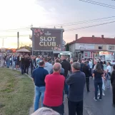 foto, protest delijski vis 2, foto miodrag stankovic Građani Delijskog Visa u Nišu blokirali saobraćaj zbog neasfalitranih ulica, nedostaka kanalizacije i napuštene samoposluge 3