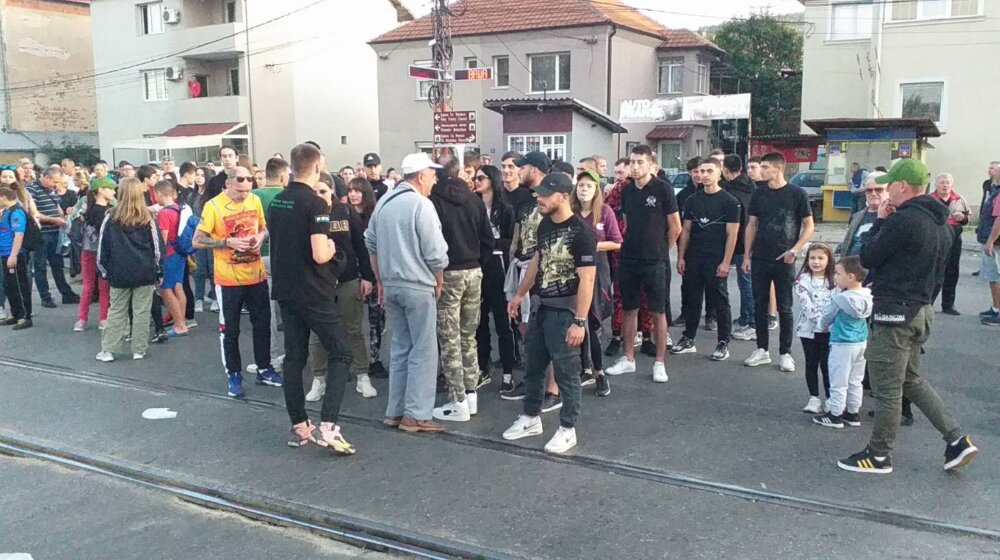 Nakon protesta građana niškog Delijskog Visa koji decenijama nemaju asfalt, kanalizaciju i samoposlugu, gradonačelnica obećala ekspresno asfaltiranje 1