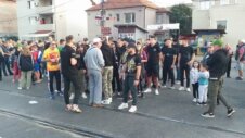 foto, protest delijski vis 6, foto ucesnik Građani Delijskog Visa u Nišu blokirali saobraćaj zbog neasfalitranih ulica, nedostaka kanalizacije i napuštene samoposluge 6