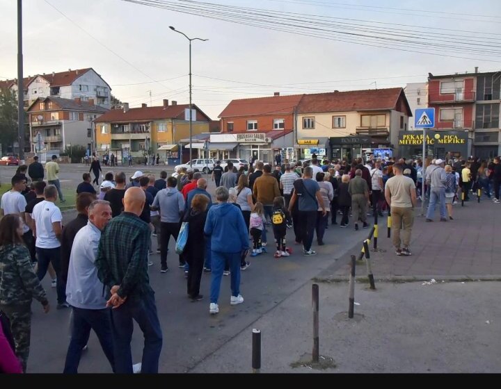 Građani Delijskog Visa u Nišu blokirali saobraćaj zbog neasfalitranih ulica, nedostaka kanalizacije i napuštene samoposluge 1