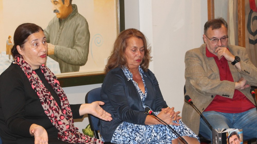 Predstavljena monografija o Lanetu Gutoviću na festivalu "Dani Zorana Radmilovića" 1