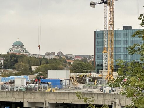 Prokop Pneumatski čekići i hilti bušilice i dalje odzvanjaju Prokopom: Reporter Danasa na železničkoj stanici "Beograd centar" dan pošto je svečano otvorena 8