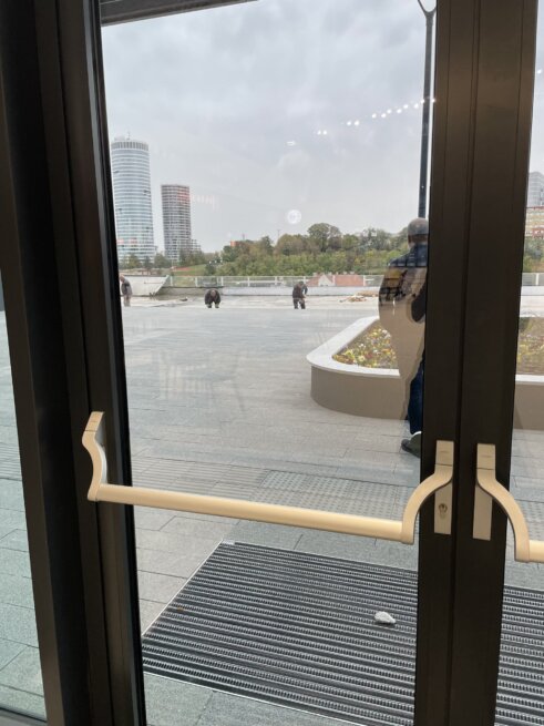 image00018 Pneumatski čekići i hilti bušilice i dalje odzvanjaju Prokopom: Reporter Danasa na železničkoj stanici "Beograd centar" dan pošto je svečano otvorena 21