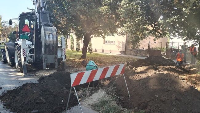 Počela izgradnja vodovodnih priključaka na Karađorđevom trgu u Zrenjaninu 2