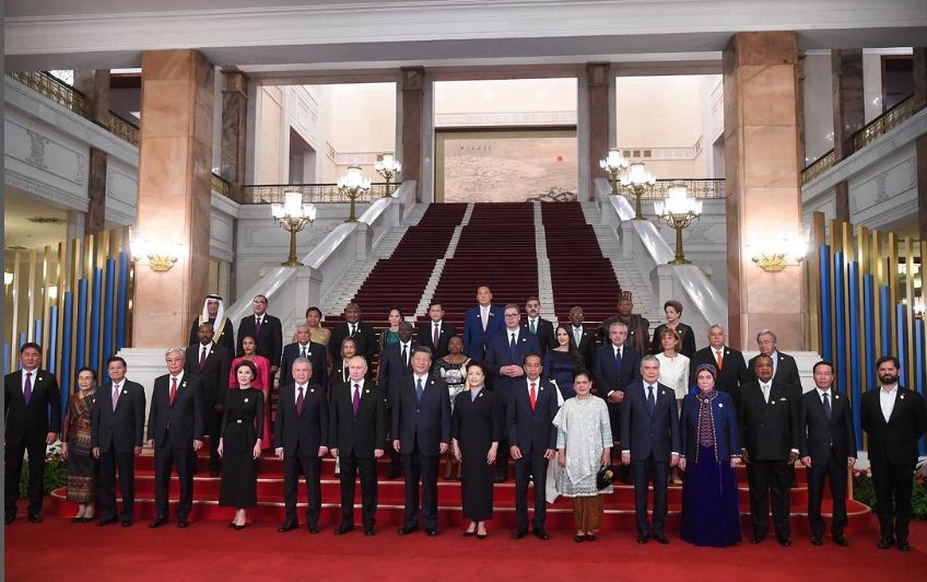 Objavljena grupna fotografija iz Pekinga, na njoj su Vučić i Putin (FOTO) 2 Objavljena grupna fotografija iz Pekinga, na njoj su Vučić i Putin (FOTO) 2