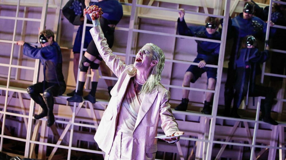 Sloboda je odgovornost, a ne moć: Premijera Sartrovih "Muva" u ”Kivije” teatru u Minhenu 1