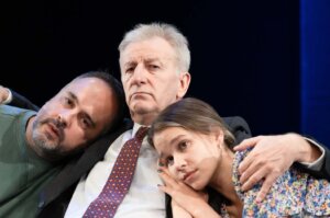 Premijera “Kuće” u režiji Voje Brajovića otvara novu sezonu u Zvezdara teatru: Duhovita priča o tri lika, iz tri generacije, u tri prostora i tri vremena 2