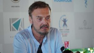 Moje glavno osećanje je tuga zbog svega što se dešava u Narodnom pozorištu, gnev nije dovoljan. Tiče me se, ali ne samo Narodno čiji sam član, nego sva pozorišta u kojima se ovakvi potresi i drame događaju. Vrlo sam lojalan svojim kolegama i svom principu više od trideset godina, koliko radim posao u koji verujem i koji je nešto više od posla - kaže u razgovoru za Danas Nikola Ristanovski.