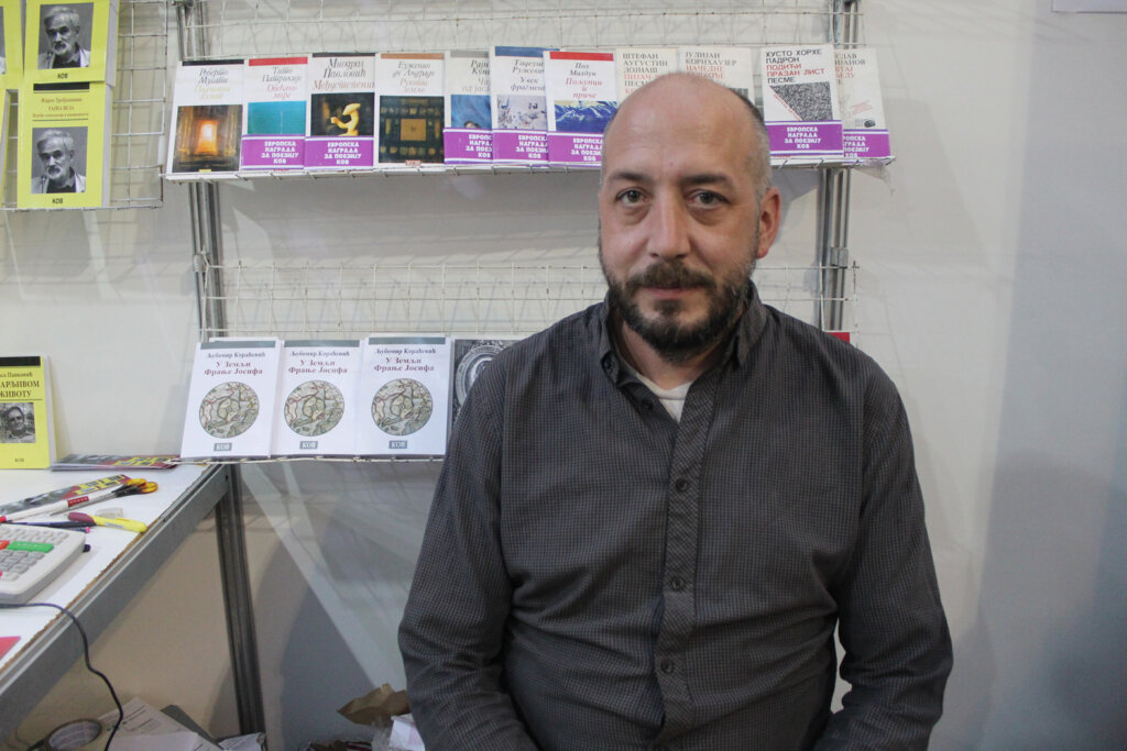 Peca Popović i Ljubomir Koraćević na štandu Književne opštine Vršac: Rokenrol, istorija i ekološka kriza 2