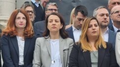 Opozicija okupljena oko protesta "Srbija protiv nasilja" ispred zgrade Narodne skupštine objavila izborni dogovor (FOTO) 8