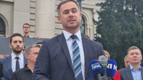 Opozicija okupljena oko protesta "Srbija protiv nasilja" ispred zgrade Narodne skupštine objavila izborni dogovor (FOTO) 10