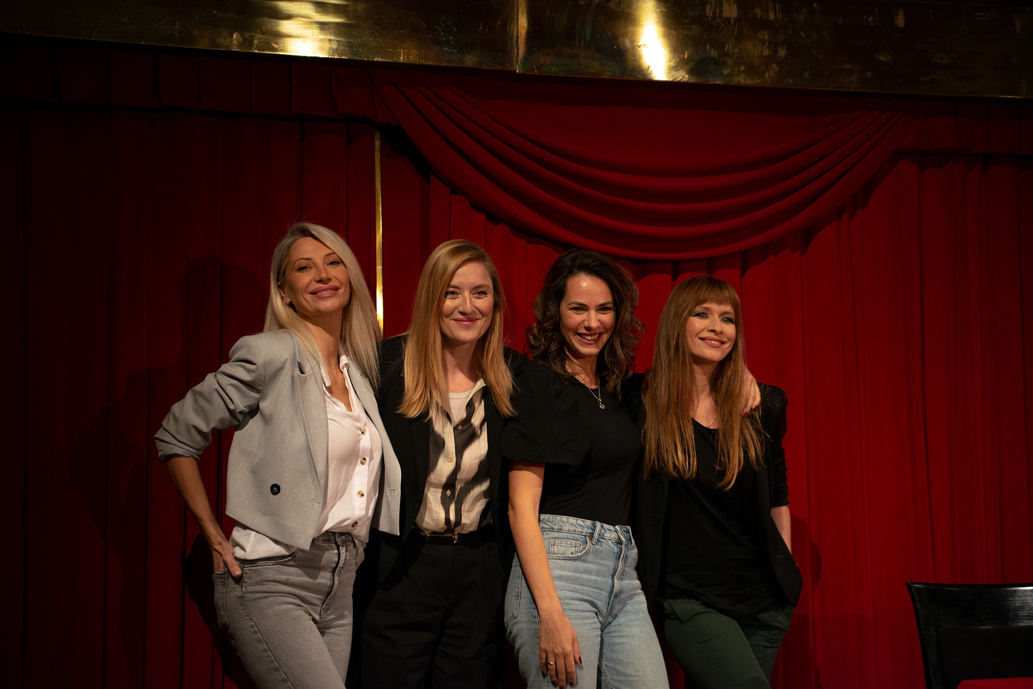 Dirljiva i urnebesna Almodovarova priča, posveta ženama koje opstaju u svetu koji im nije naklonjen: Premijera mjuzikla "Žene na ivici nervnog sloma", u režiji Nebojše Bradića 2 Dirljiva i urnebesna Almodovarova priča, posveta ženama koje opstaju u svetu koji im nije naklonjen: Premijera mjuzikla "Žene na ivici nervnog sloma", u režiji Nebojše Bradića 2