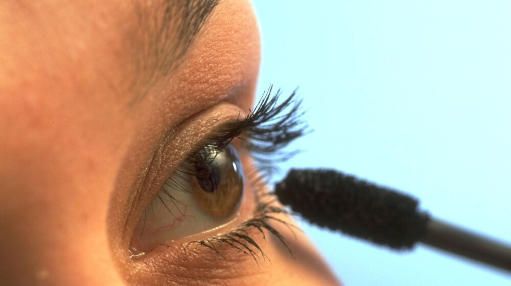 Oftalmolog upozorova: Izbegavajte vodootpornu šminku 1