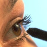 Oftalmolog upozorova: Izbegavajte vodootpornu šminku 2