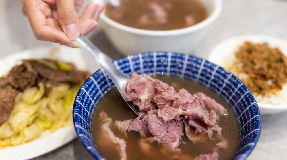 Ne ostavljajte hranu van frižidera duže od 4 sata, nikada 1