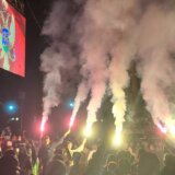 Protest ispred Skupštine Crne Gore: Zapaljen transparent sa likom Andrije Mandića 5