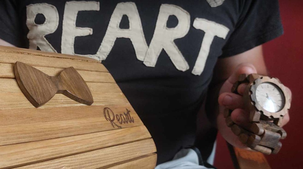 "Prva dva modela nisu bila ni lepa ni kvalitetna": Kako je Marko iz Zaječara počeo da pravi satove od drveta (FOTO) 4 "Prva dva modela nisu bila ni lepa ni kvalitetna": Kako je Marko iz Zaječara počeo da pravi satove od drveta (FOTO) 4