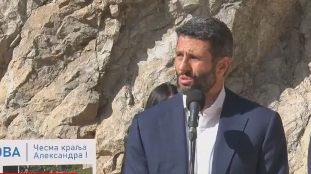 Šapić otvorio česmu kralja Aleksandra u Lisičijem potoku, na godišnjicu atentata u Marselju 1