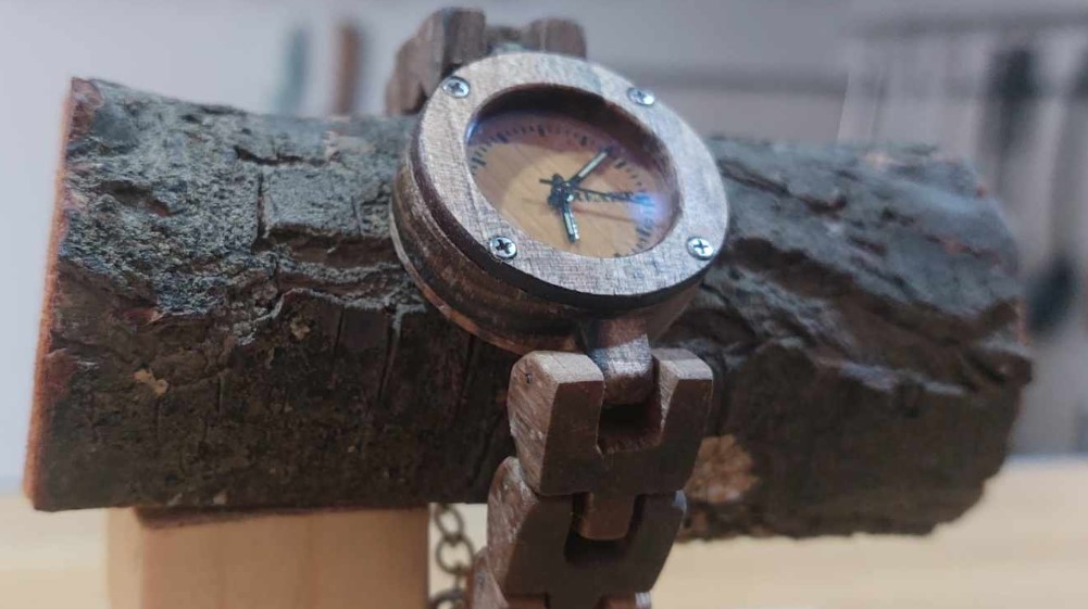 "Prva dva modela nisu bila ni lepa ni kvalitetna": Kako je Marko iz Zaječara počeo da pravi satove od drveta (FOTO) 1
