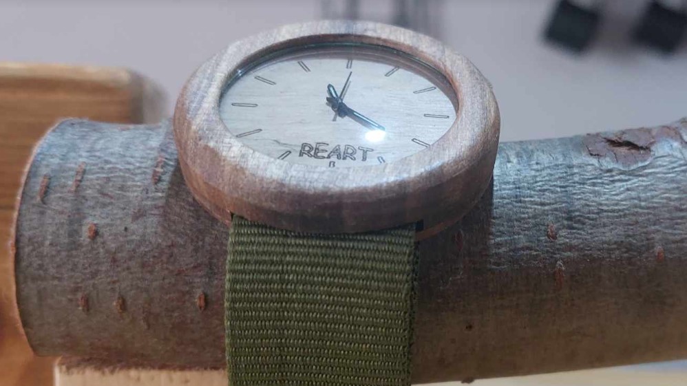 "Prva dva modela nisu bila ni lepa ni kvalitetna": Kako je Marko iz Zaječara počeo da pravi satove od drveta (FOTO) 5