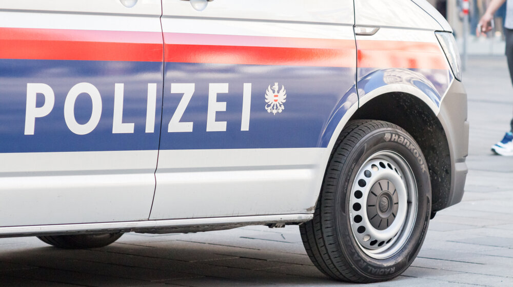 Minibus iz Srbije se prevrnuo u Austriji, jedna žena teško povređena 1
