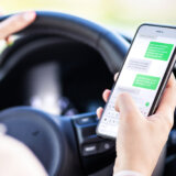 Tokom prošle nedelje čak 3.830 vozača kažnjeno zbog korišćenja mobilnog telefona i 624 pešaka zbog korišćenja slušalica 5