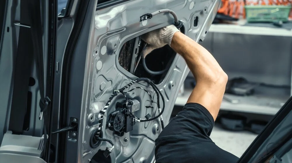 Zaposlimo 800, a otkaz dobije 1.900 radnika: Zašto se zatvaraju fabrike po Srbiji? 1