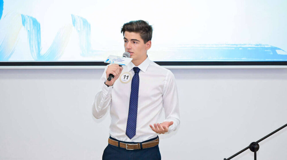 Gimnazijalac Strahinja Trivković osvojio drugo mesto na svetskom takmičenju iz engleskog jezika u Kini 1