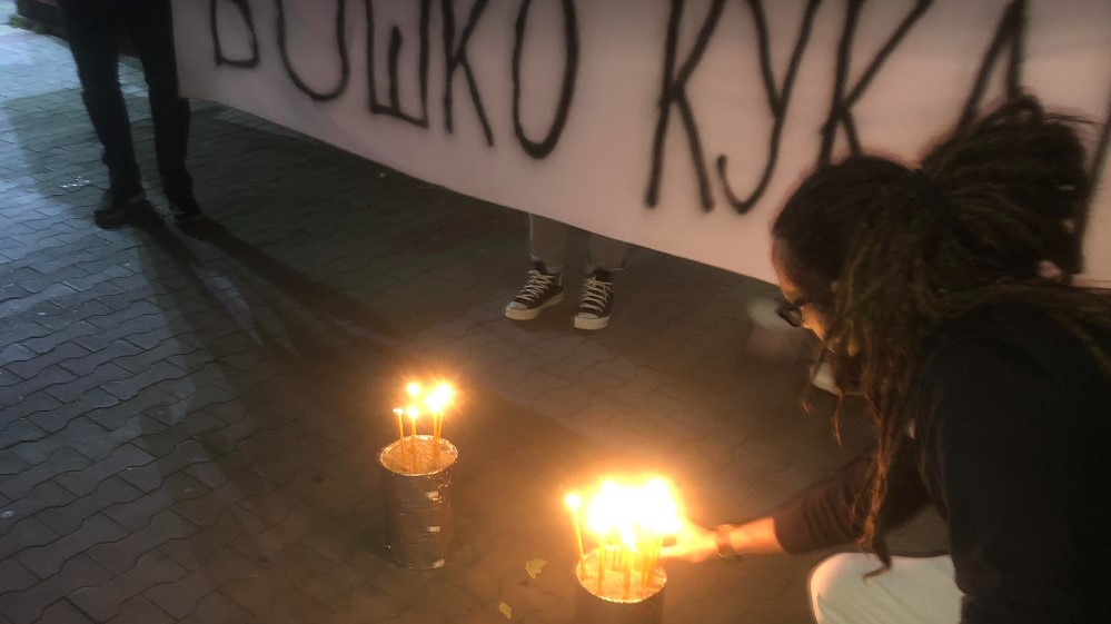 “SNS vlast vratila Boška Ničića na mala vrata da i dalje uništava ovaj grad”: Simboličnim paljenjem sveća ispred Gradske uprave u Zaječaru opozicija poručila da je došao kraj vladavine Srpske napredne stranke 2